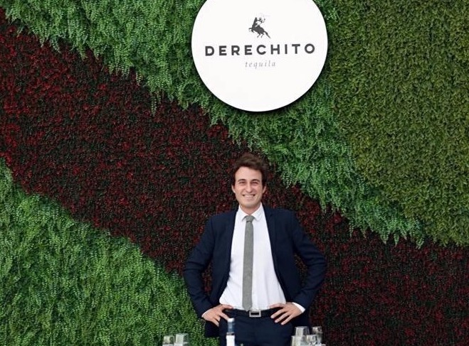 Derechito lanza su segundo tequila acabado en barricas de vino tinto